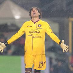 Guillermo Ochoa: “Solo queda levantar la cabeza”