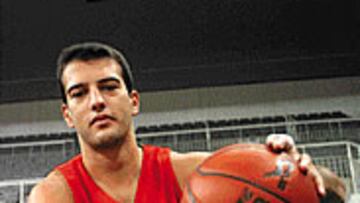 <B>RECOMPENSA.</B> Oriol Junyent recibe premio a su gran temporada.