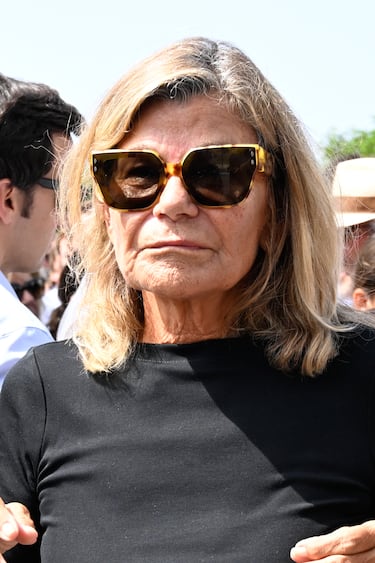 Cari Lapique sale de la parroquia de Guadalmina tras el funeral por su hija Caritina Goyanes.