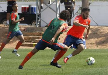 Negredo's agent to fly to Milan to negotiate Serie A move