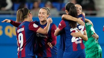 SANT JOAN D'ESPÍ (BARCELONA), 14/03/2024.- La delantera española del FC Barcelona Mariona Caldentey (i) celebra con sus compañeras tras marcar el 1-0 durante el partido de vuelta de semifinales de la Copa de la Reina entre el FC Barcelona y el Athletic de Bilbao, este jueves en el estadio Johan Cruyff? de Sant Joan D'Espí (Barcelona). EFE/ Enric Fontcuberta
