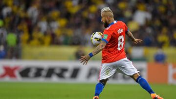 Futbol, Brasil vs Chile.
Clasificatorias al mundial de Catar 2022.
El jugador de Chile Arturo Vidal, derecha,  juega el balon contra Brasil durante el partido por las clasificatorias al Mundial de Catar 2022 realizado en el Estadio Maracana
Rio de Janeiro, Brasil.
24/03/2022
Thiago Ribeiro/AGIF/Photosport

Football, Brazil vs Chile.
2022 World cup Qatar qulifying match.
Chile's player Arturo Vidal, right, play the ball against Brazil during the 2022 Qatar World Cup qualifier football match at Maracana stadium Rio de Janeiro, Brasil.
03/24/2022
Thiago Ribeiro/AGIF/Photosport