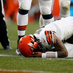 Thompson-Robinson sufre conmoción y enciende alarmas en NFL