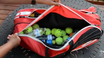 ¿Qué artículos no deberían faltar en tu bolsa de tenis?