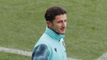 01/04/21
 ENTRENAMIENTO DEL LEVANTE UD - ENNIS BARDHI
 
 
 
  
 
 
 