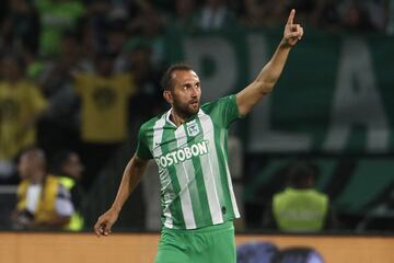 Cucchi, Arregui, en contra, Barrera y Barcos, en dos oportunidades, anotaron para los verdes. Por los rojos convirtieron Murillo y Cano.