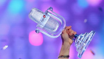 Más problemas para Eurovisión: otro ganador del festival devuelve su trofeo