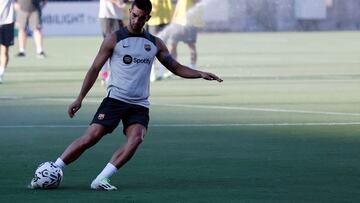 Los Angeles (United States), 26/07/2023.- Barcelona forward Ferran Torres (R) trains with teammates ahead of their friendly soccer game against Arsenal, at LA Memorial Coliseum Stadium, in Los Angeles, California, USA, 25 July 2023. (Futbol, Amistoso) EFE/EPA/ETIENNE LAURENT
