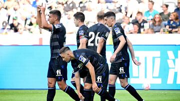 Moenchengladbach (Germany), 23/07/2022.- Real's Jon Karrikaburu (L) celebrates with his teammates after scoring the 1-1 equalizer during the pre-season international friendly soccer match between Borussia Moenchengladbach and Real Sociedad at Borussia-Park in Moenchengladbach, Germany, 23 July 2022. (Futbol, Amistoso, Alemania, Rusia) EFE/EPA/SASCHA STEINBACH
