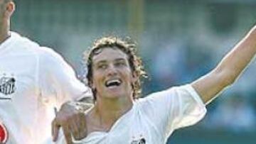 <b>DESEADO. </b>Elano, a la derecha, es el objetivo del Betis.