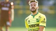 Estudiantes quiere cerrar las llegadas de Bouzat y Melano