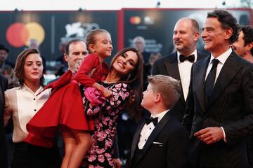 La actriz española ha deslumbrado en la alfombra roja del Festival Internacional de Cine de Venecia. Penélope llegó para presentar su nuevo trabajo: L’immensità.