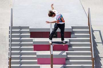 El japon¨¦s Yuto Horigome ha conseguido la mejor puntuaci¨®n en el Best Trick con un 9.50 de los jueces en su cuarto intento (de cinco que ten¨ªan). Un Nollie Fullcab Nosegrind en el rail central planchado a la perfecci¨®n que ha levantado al poco p¨²blico presente que hab¨ªa y que le met¨ªa en primer lugar para encarar la ¨²ltima ronda de los Juegos Ol¨ªmpicos 2020 celebrados en Tokio (Jap¨®n).
