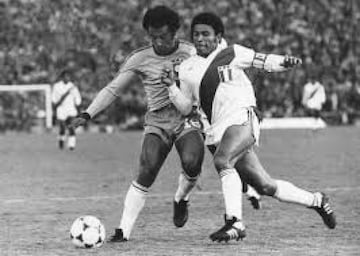 Fue el capitán del histórico Perú de los años 70’s. Fue considerado en su momento como uno de los mejores defensas del fútbol sudamericano.