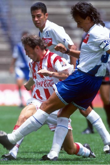 Sus hachazos se recuerdan principalmente con la camiseta del Puebla, además es uno de los cachirules por los cuales México no fue al Mundial de 1990.