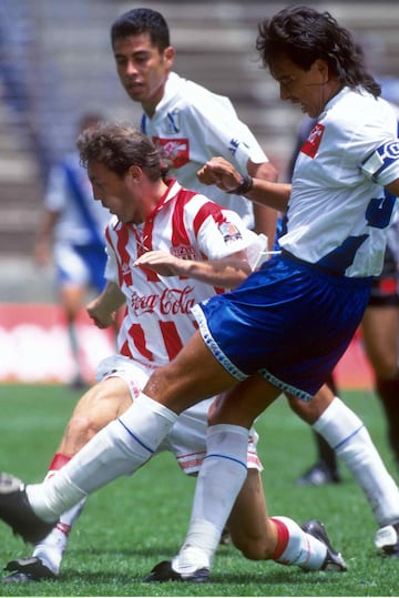 Sus hachazos se recuerdan principalmente con la camiseta del Puebla, además es uno de los cachirules por los cuales México no fue al Mundial de 1990.