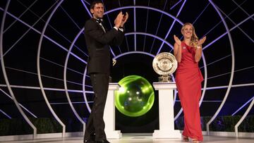 Novak Djokovic y Angelique Kerber bailan durante la Cena de Campeones de Wimbledon 2018.