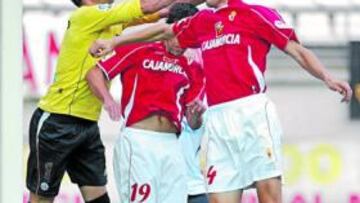 <b>A LA CARGA. </b>El Murcia metió, por momentos, al Salamanca en su portería.