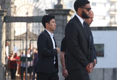 Wataru Endo el día de la ceremonia fúnebre del futbolista portugués del Liverpool Diogo Jota y su hermano André Silva.