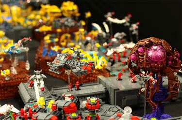 Más de 4 metros de Starcraft construidos con LEGO