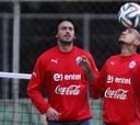Arturo Vidal se entrena con el grupo antes de viajar a Cuiabá