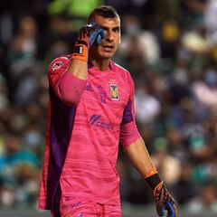 Herrera y Nahuel protagonizan discusión con aficionados de León