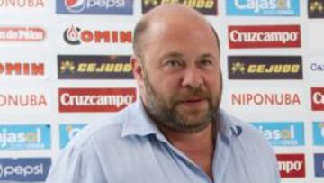 El presidente del Recre, Pablo Comas, está enfadado.