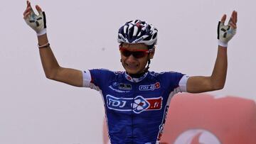 Kenny Elissonde celebra su victoria en la cima de L´Angliru en la Vuelta a España 2013.