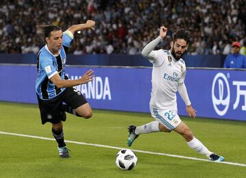 Isco con el bal¨®n.