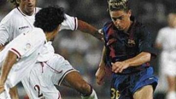 <B>VALIENTE</B>. Sergio gustó al público culé en su debut ante el Sevilla. En la foto, con Javi Navarro y Alves.