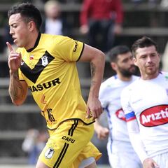 Santiago Morning extiende su liderato con sufrido triunfo