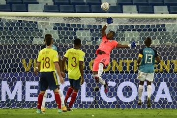 Los dirigidos por Reinaldo Rueda debutaron con victoria en el primer partido de la Copa América. La Tricolor se impuso con un tanto de Edwin Cardona.