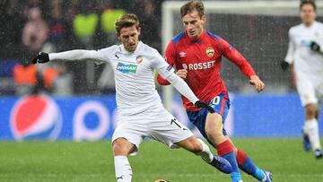 Viktoria Plzen&#039;s Slovak midfielder Patrik Hrosovsky and CSKA Moscow&#039;s Russian midfielder Konstantin Kuchaev vie for the ball during the UEFA Champions League group G football match between PFC CSKA Moscow and FC Viktoria Plzen at the Luzhniki st