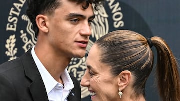 Mexican cyclist Isaac del Toro crosses with Mexico's President Claudia Sheinbaum before receiving the National Sports Award during a ceremony at the National Palace in Mexico City on November 28, 2025. (Photo by Yuri CORTEZ / AFP)