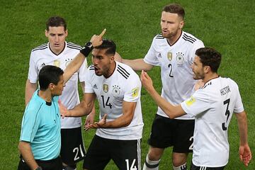 Germany's midfielder Emre Can (C) argues with the referee during the 2017 Confederations Cup group B football match between Germany and Chile at the Kazan Arena Stadium in Kazan on June 22, 2017. / AFP PHOTO / Roman Kruchinin