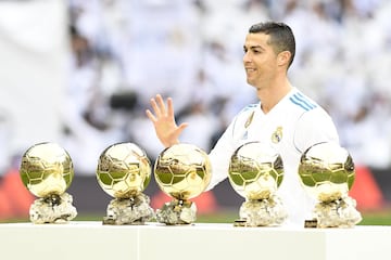 Cristiano Ronaldo ofreció su quinto Balón de Oro a la afición