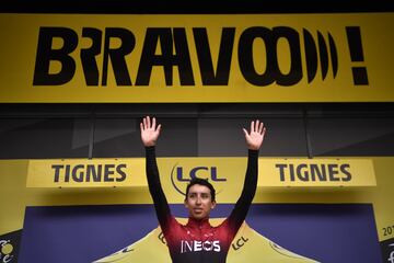 Egan Bernal se convirtió en el tercer colombiano de toda la historia en vestir el Mailot amarillo. Emotivo momento del nacido en Zipaquirá. 