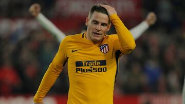 Soccer Football - Spanish King's Cup - Quarter Final Second Leg - Sevilla vs Atletico Madrid - Ramon Sanchez Pizjuan, Seville, Spain - January 23, 2018 Atletico Madrid's Kevin Gameiro looks dejected after the match REUTERS/Jon Nazca