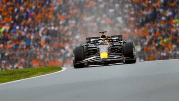 Max Verstappen, con el Red Bull en Zandvoort.