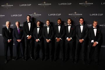 John McEnroe, capit芍n del equipo del Mundo, Patrick McEnroe, John Isner, Jordan Thompson, Jack Sock, Nick Kyrgios, Taylor Fritz, Milos Raonic y Denis Shapovalov.