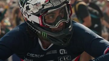 Amaury Pierron mirando al infinito en Val di Sole (Italia), durante la &uacute;ltima prueba de la UCI MTB World Cup 2022 que le coronaba como campe&oacute;n de la Copa del Mundo de Descenso. 