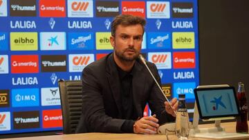 05-10-24. RUBÉN ALBÉS, ENTRENADOR DEL SPORTING, EN LA SALA DE PRENSA DE IPURUA TRAS LA VICTORIA SOBRE EL EIBAR.