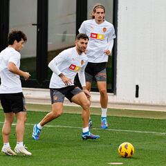 Gayà empieza la semana al margen del grupo