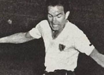 El 'Gringo' Robledo llegó desde Inglaterra en los 50' para ser figura en Colo Colo. El goleador fue campeón en 1953 y 1956. 