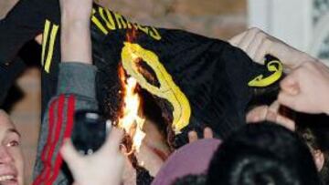 <strong>LA CAMISETA DE TORRES, QUEMADA.</strong>