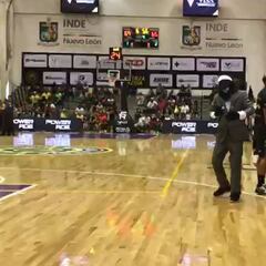 El homenaje de Fuerza Regia a José José con "Lo Pasado Pasado"