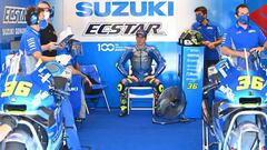 Joan Mir en el box Suzuki.