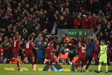 4-0. Divock Origi celebró el cuarto gol.