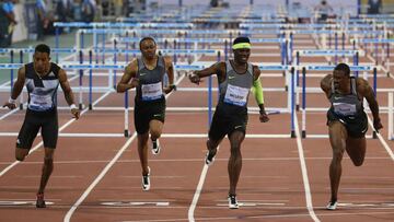 Orlando Ortega, Aries Merritt, Omar McLeod y David Oliver cruzan la línea de meta en el encuentro de la Diamond League de Doha.