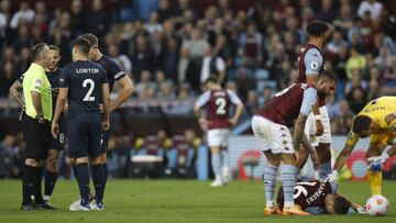 Soccer Football - Premier League - Aston Villa v Burnley - Villa Park, Birmingham, Britain - May 19, 2022 Burnley&#039;s Matthew Lowton remonstrates with referee after being sent off REUTERS/Peter Cziborra EDITORIAL USE ONLY. No use with unauthorized audi